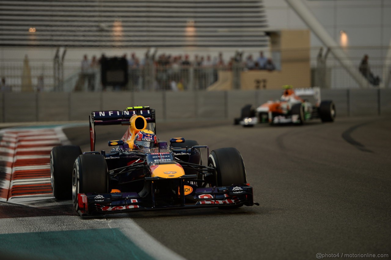 GP ABU DHABI, 03.11.2013- Gara: Mark Webber (AUS) Red Bull Racing RB9 