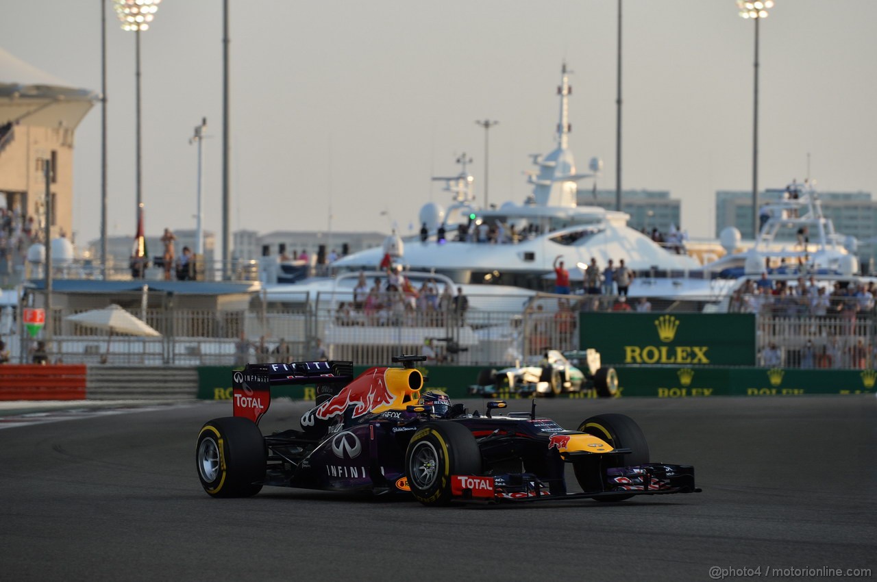 GP ABU DHABI, 03.11.2013- Gara: Sebastian Vettel (GER) Red Bull Racing RB9 