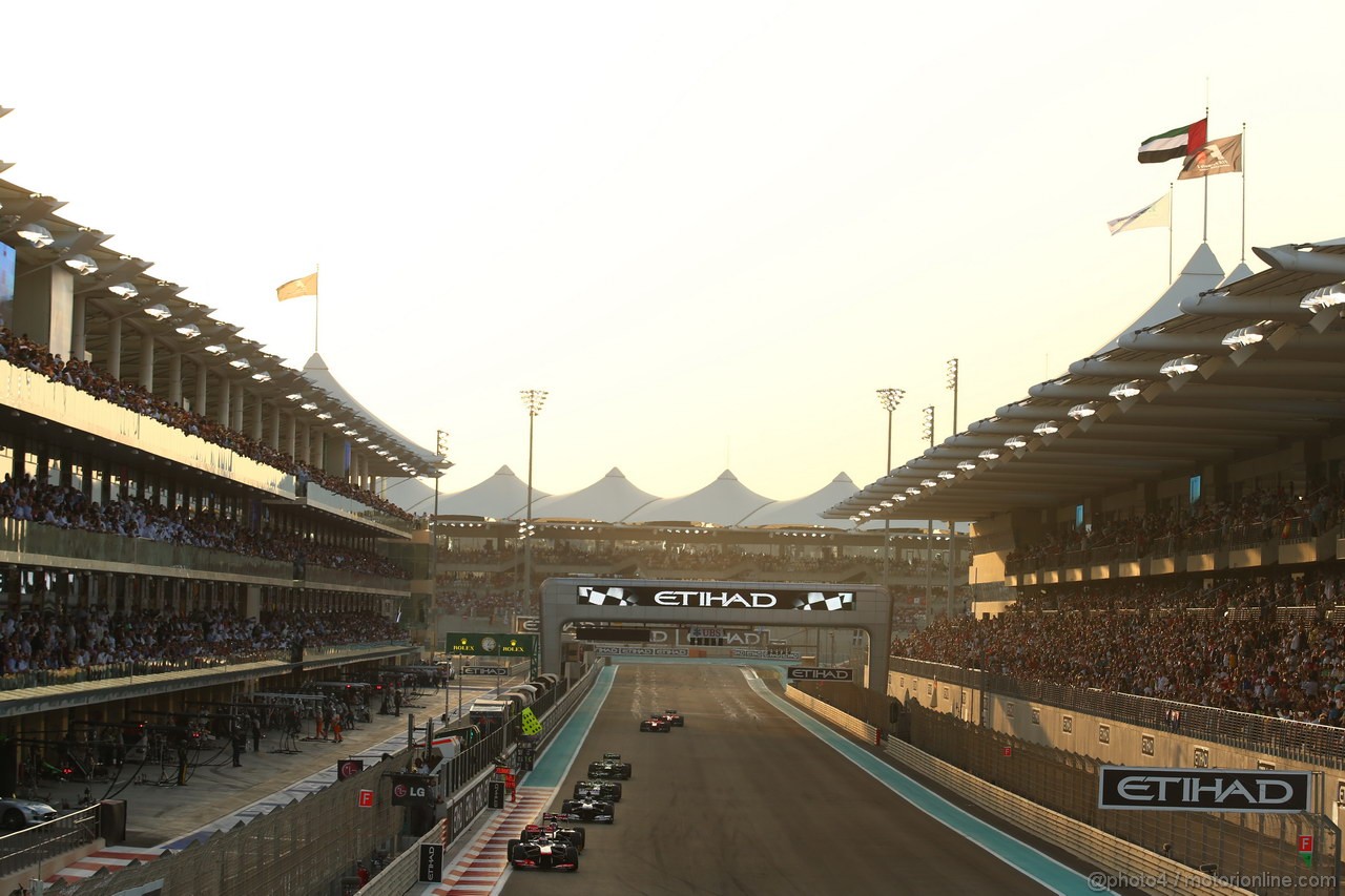 GP ABU DHABI, 03.11.2013- Gara: Jenson Button (GBR) McLaren Mercedes MP4-28 
