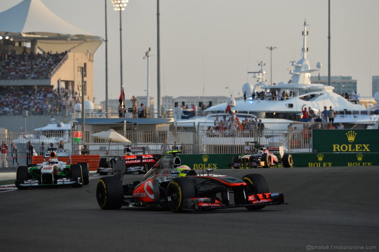 GP ABU DHABI, 03.11.2013- Gara: Sergio Perez (MEX) McLaren MP4-28 