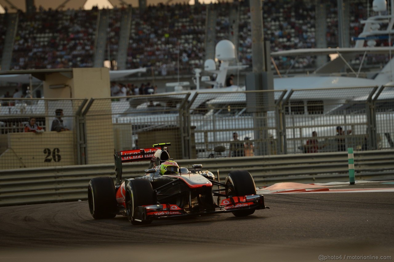 GP ABU DHABI, 03.11.2013- Gara: Sergio Perez (MEX) McLaren MP4-28 