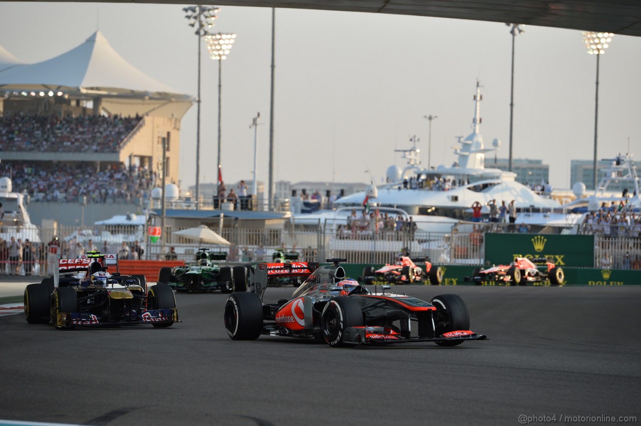 GP ABU DHABI, 03.11.2013- Gara: Jenson Button (GBR) McLaren Mercedes MP4-28 