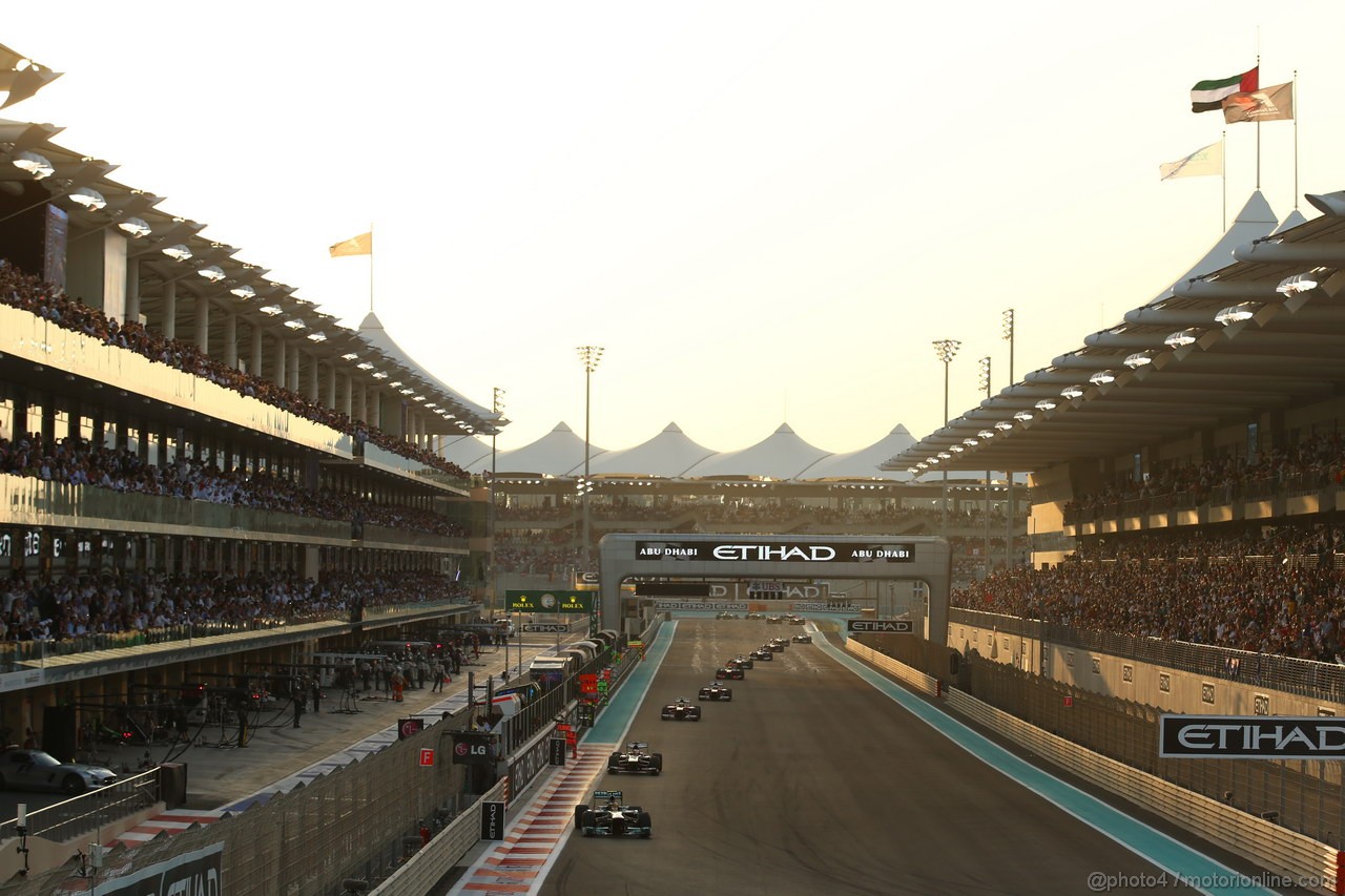 GP ABU DHABI, 03.11.2013- Gara: Lewis Hamilton (GBR) Mercedes AMG F1 W04 