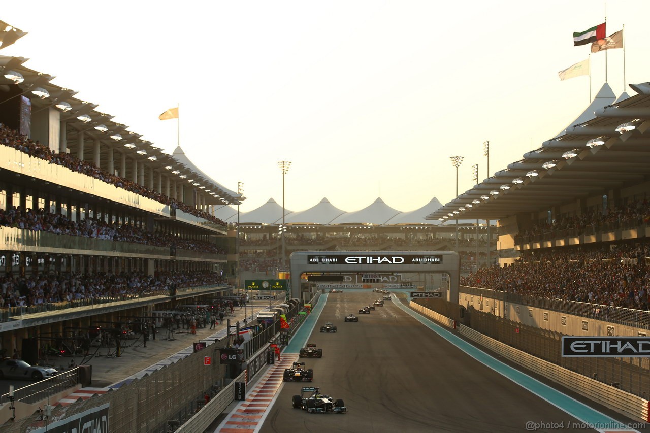 GP ABU DHABI, 03.11.2013- Gara: Nico Rosberg (GER) Mercedes AMG F1 W04 