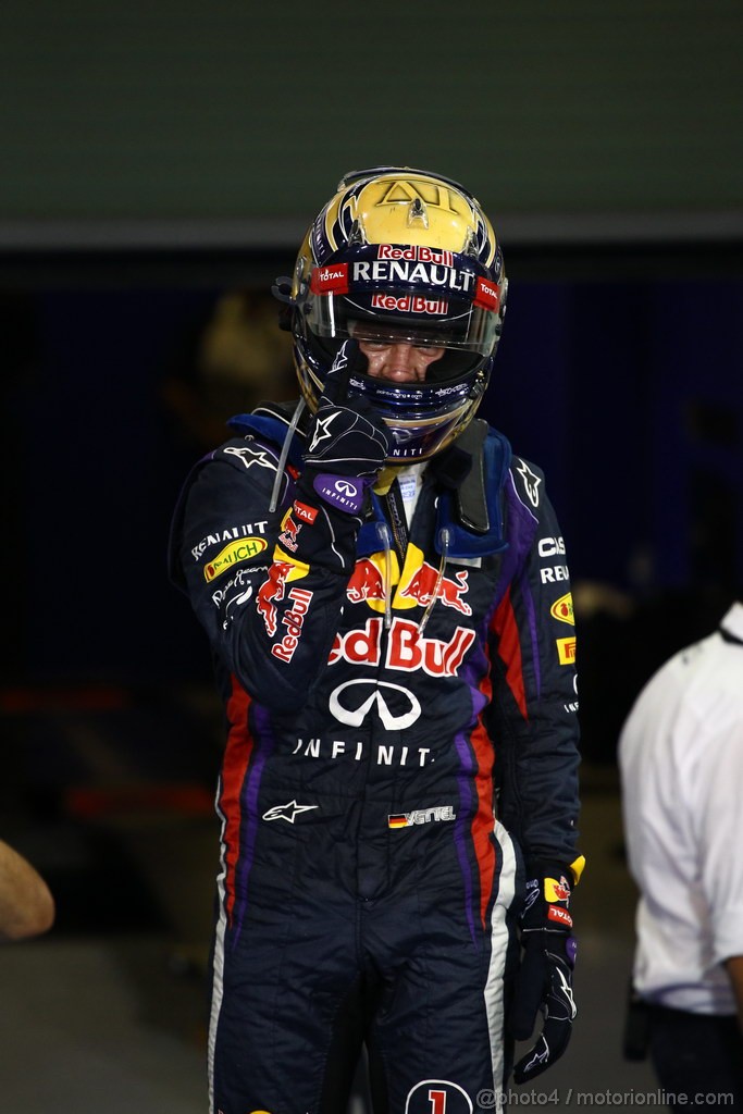 GP ABU DHABI, 03.11.2013- Parc Ferme Festeggiamenti: Sebastian Vettel (GER) Red Bull Racing RB9