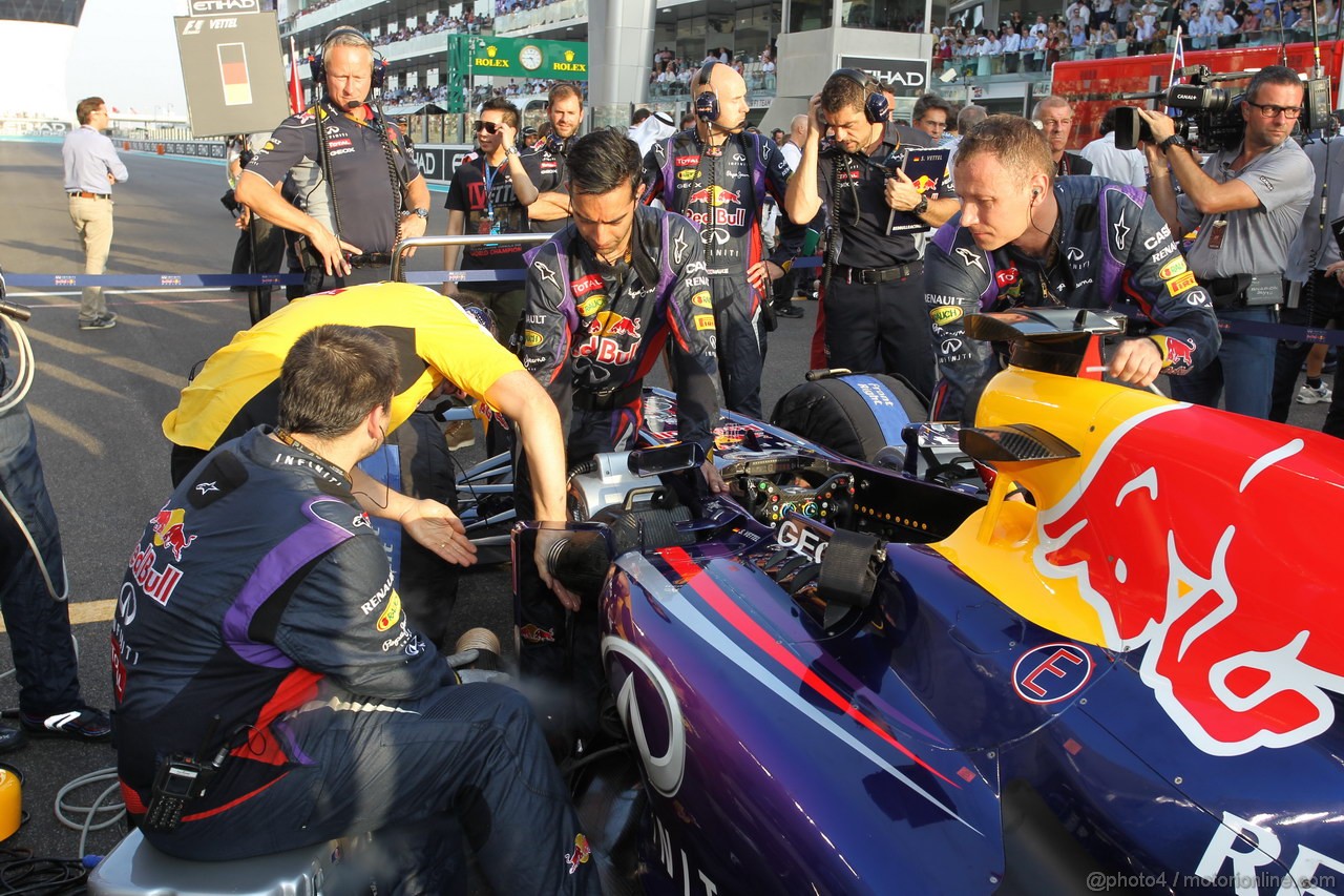 GP ABU DHABI, 03.11.2013- Gara, Sebastian Vettel (GER) Red Bull Racing RB9