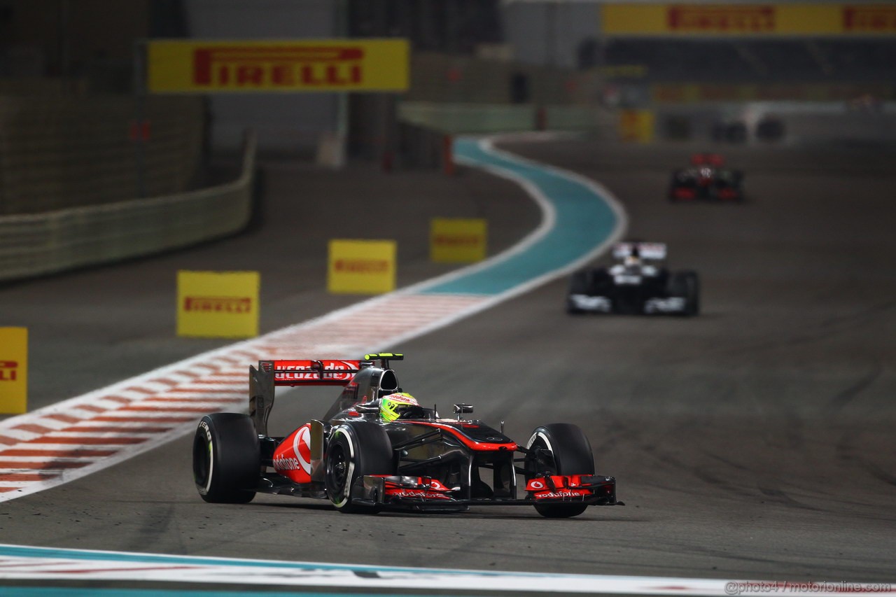 GP ABU DHABI, 03.11.2013- Gara, Sergio Perez (MEX) McLaren MP4-28
