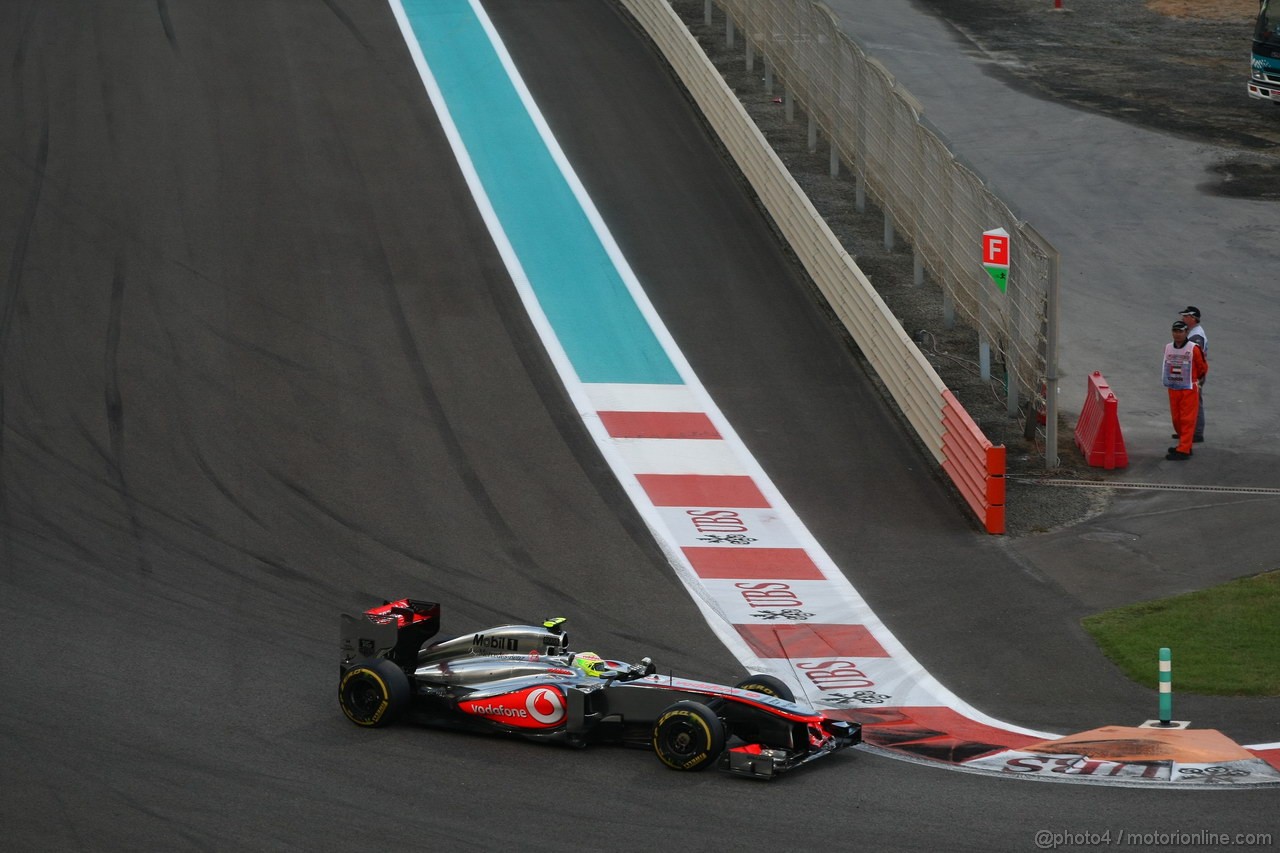 GP ABU DHABI, 03.11.2013- Gara, Sergio Perez (MEX) McLaren MP4-28