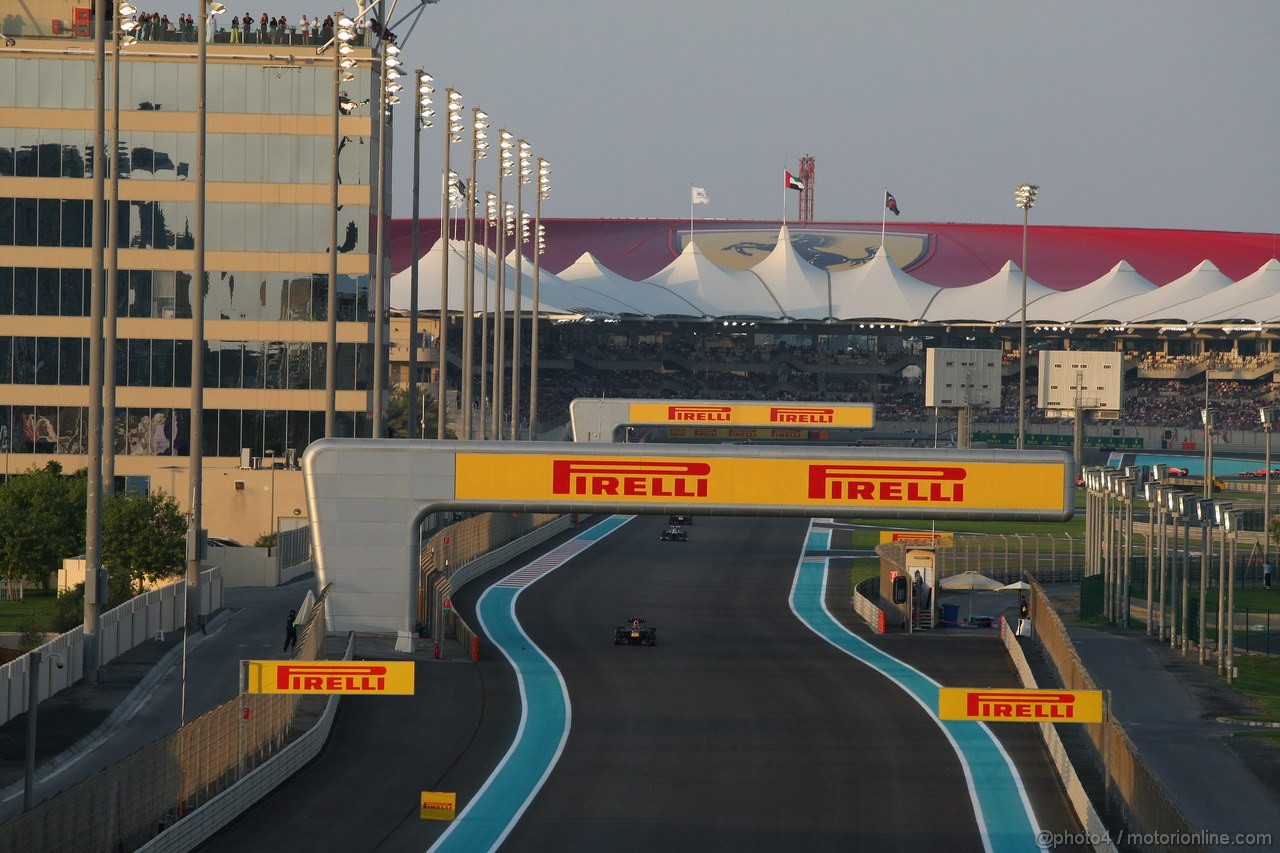 GP ABU DHABI, 03.11.2013- Gara, Sebastian Vettel (GER) Red Bull Racing RB9