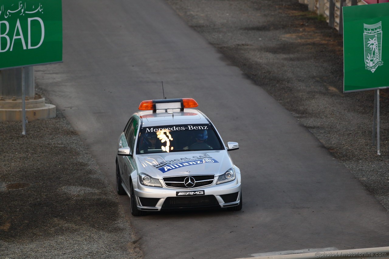 GP ABU DHABI, 03.11.2013- The Mercedes  Medical car
