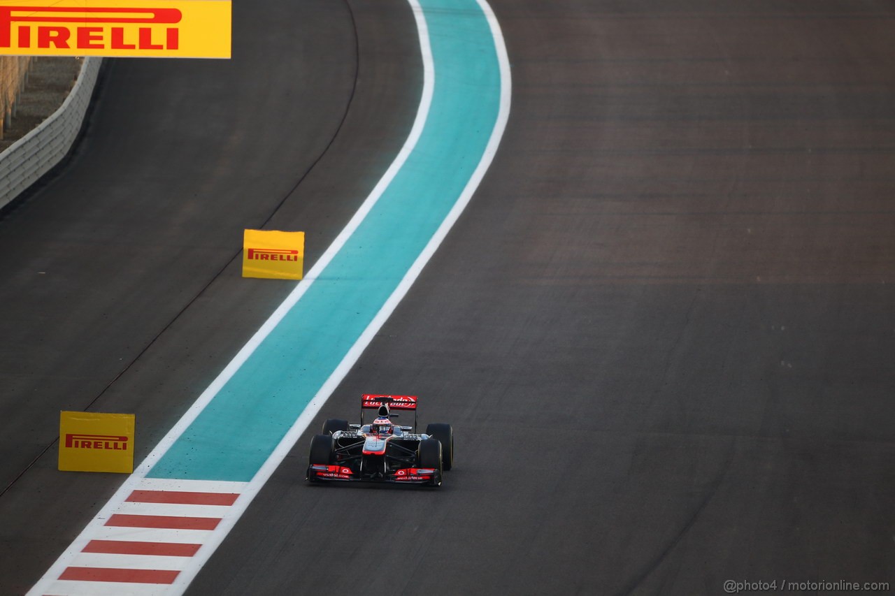 GP ABU DHABI, 03.11.2013- Gara, Jenson Button (GBR) McLaren Mercedes MP4-28