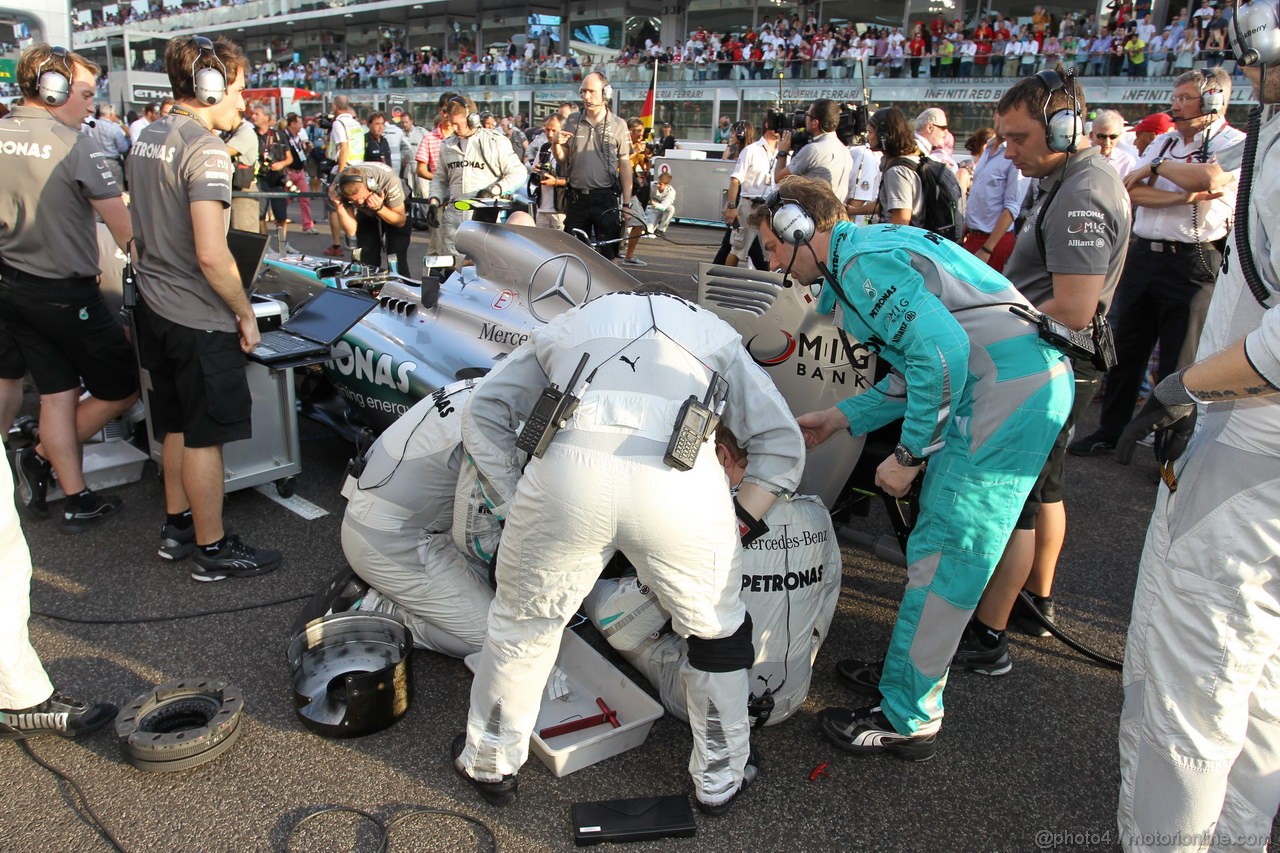 GP ABU DHABI, 03.11.2013- Gara, Lewis Hamilton (GBR) Mercedes AMG F1 W04