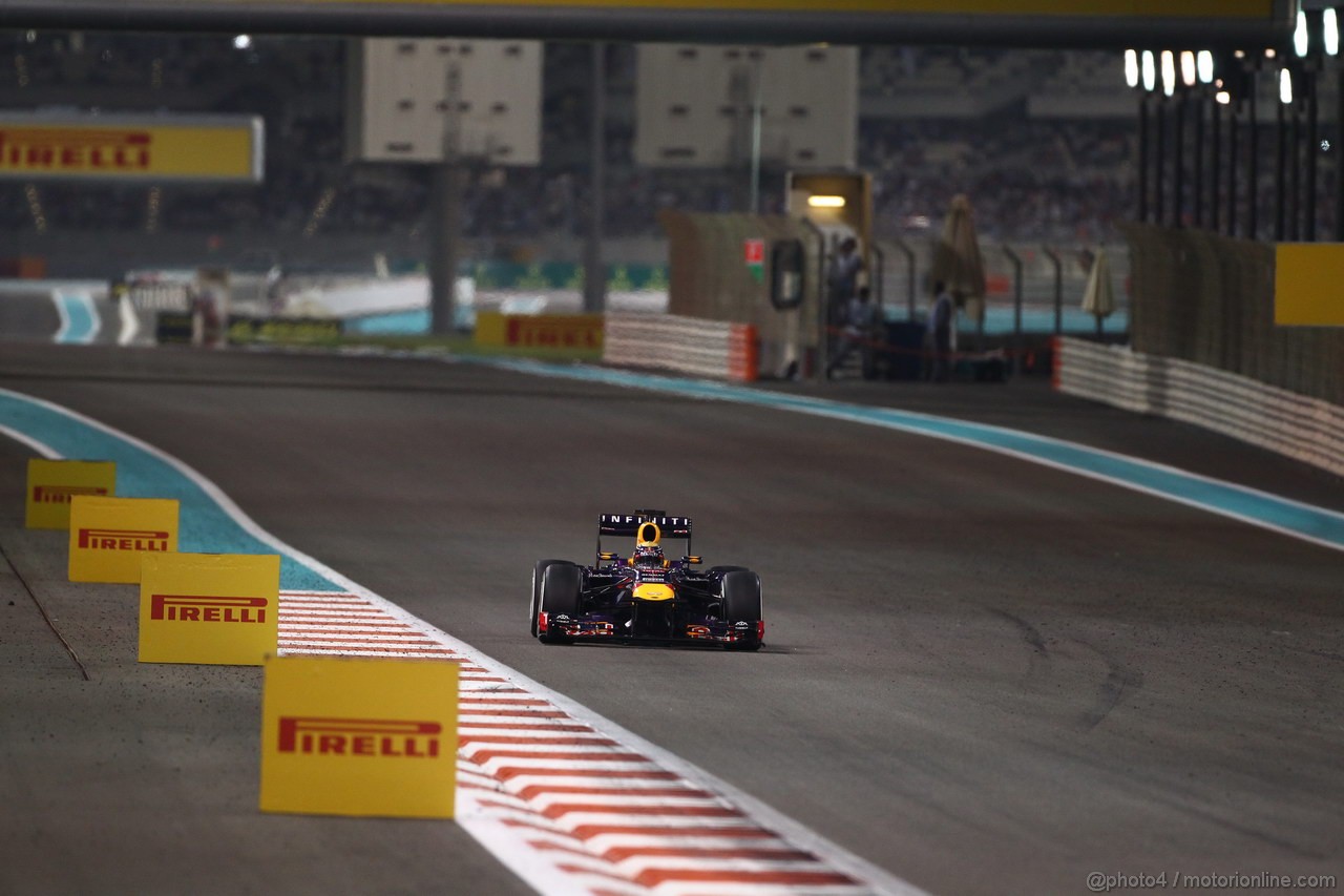 GP ABU DHABI, 03.11.2013- Gara, Sebastian Vettel (GER) Red Bull Racing RB9