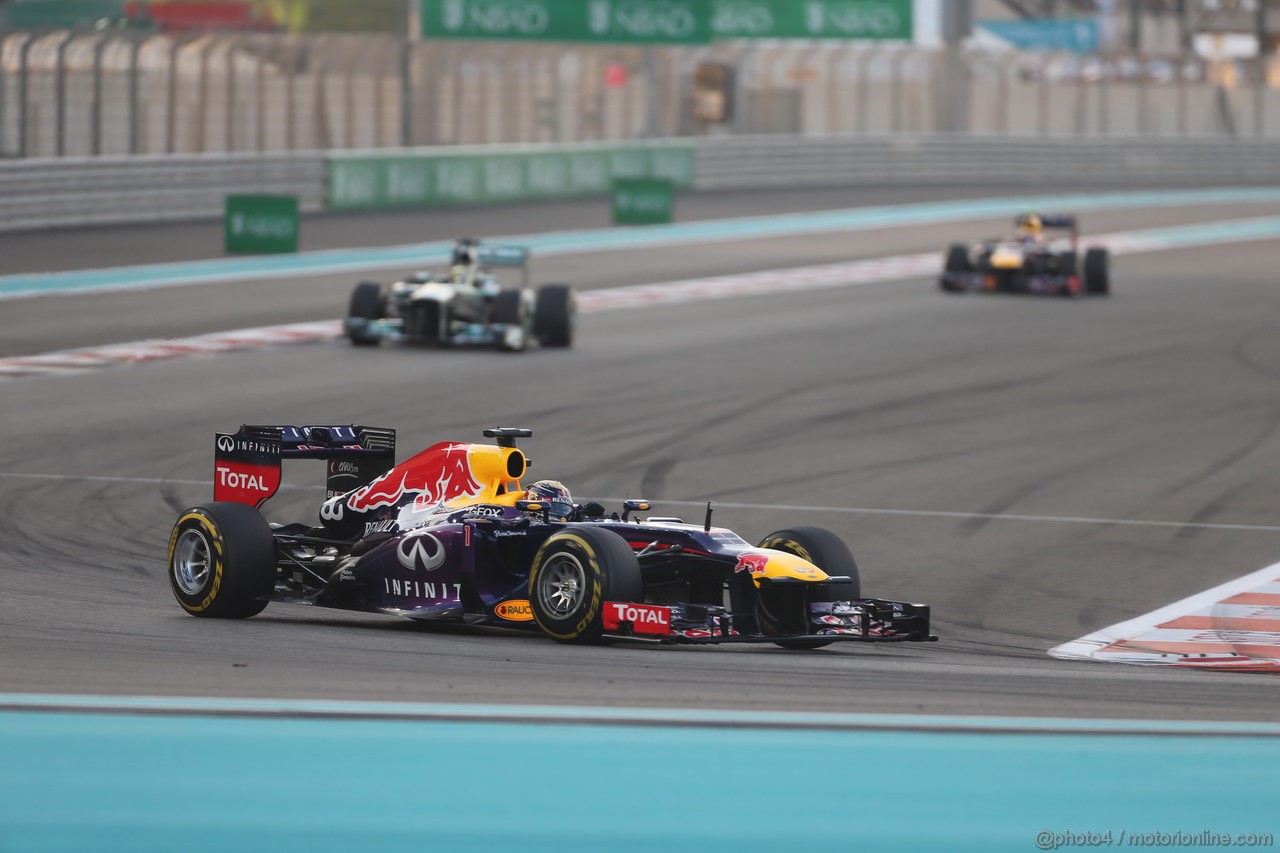 GP ABU DHABI, 03.11.2013- Gara, Sebastian Vettel (GER) Red Bull Racing RB9