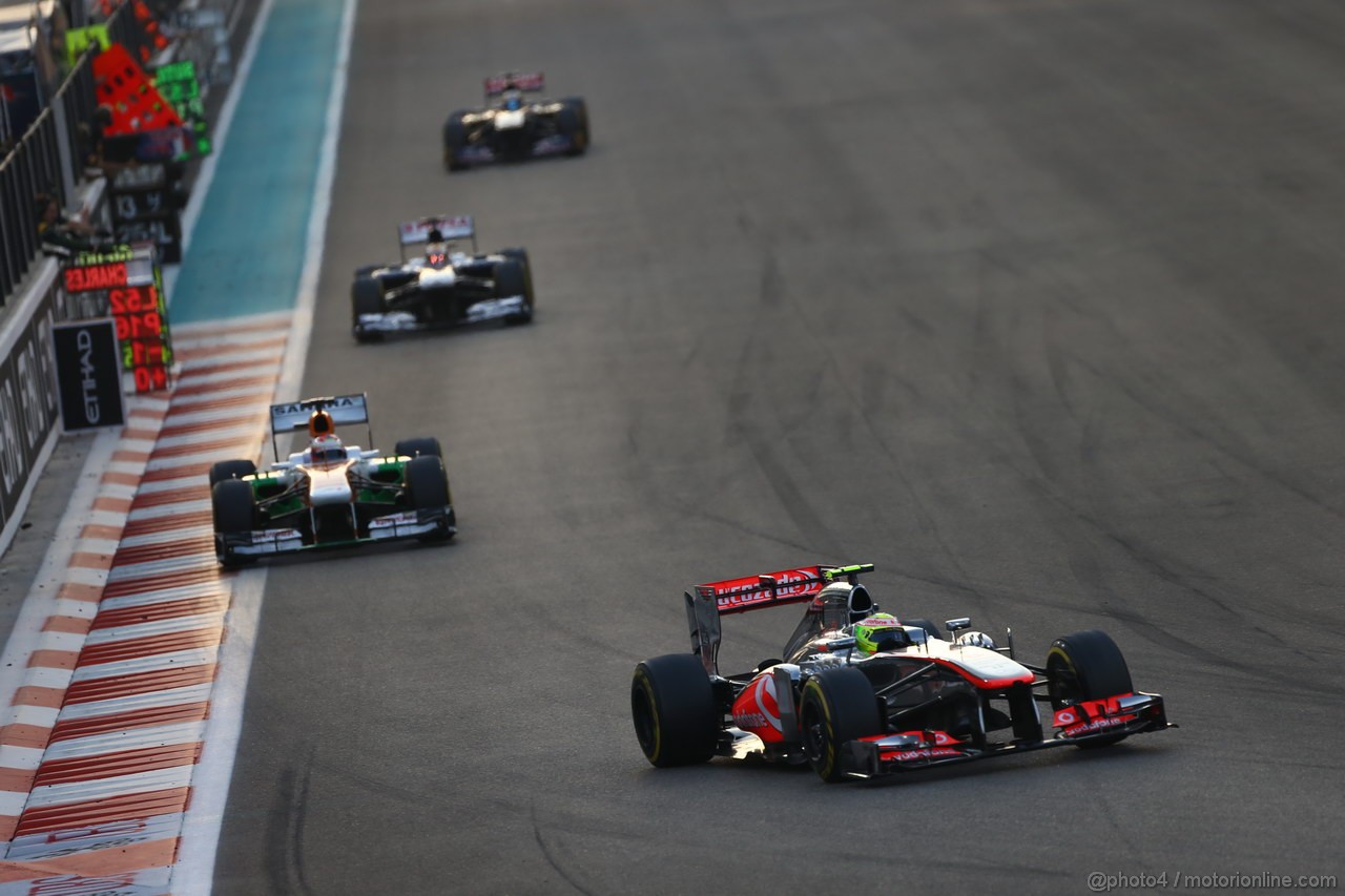 GP ABU DHABI, 03.11.2013- Gara, Sergio Perez (MEX) McLaren MP4-28