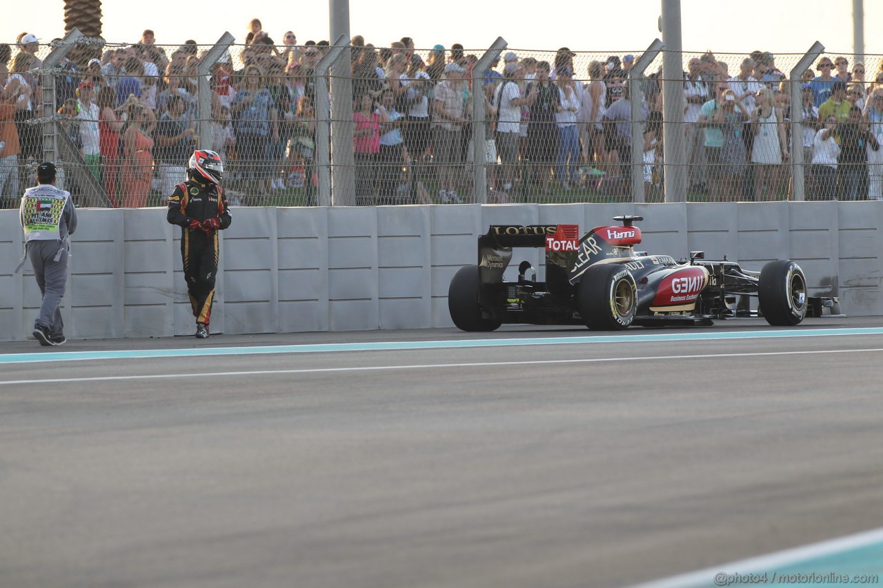GP ABU DHABI, 03.11.2013- Gara, Kimi Raikkonen (FIN) Lotus F1 Team E21 out of the race