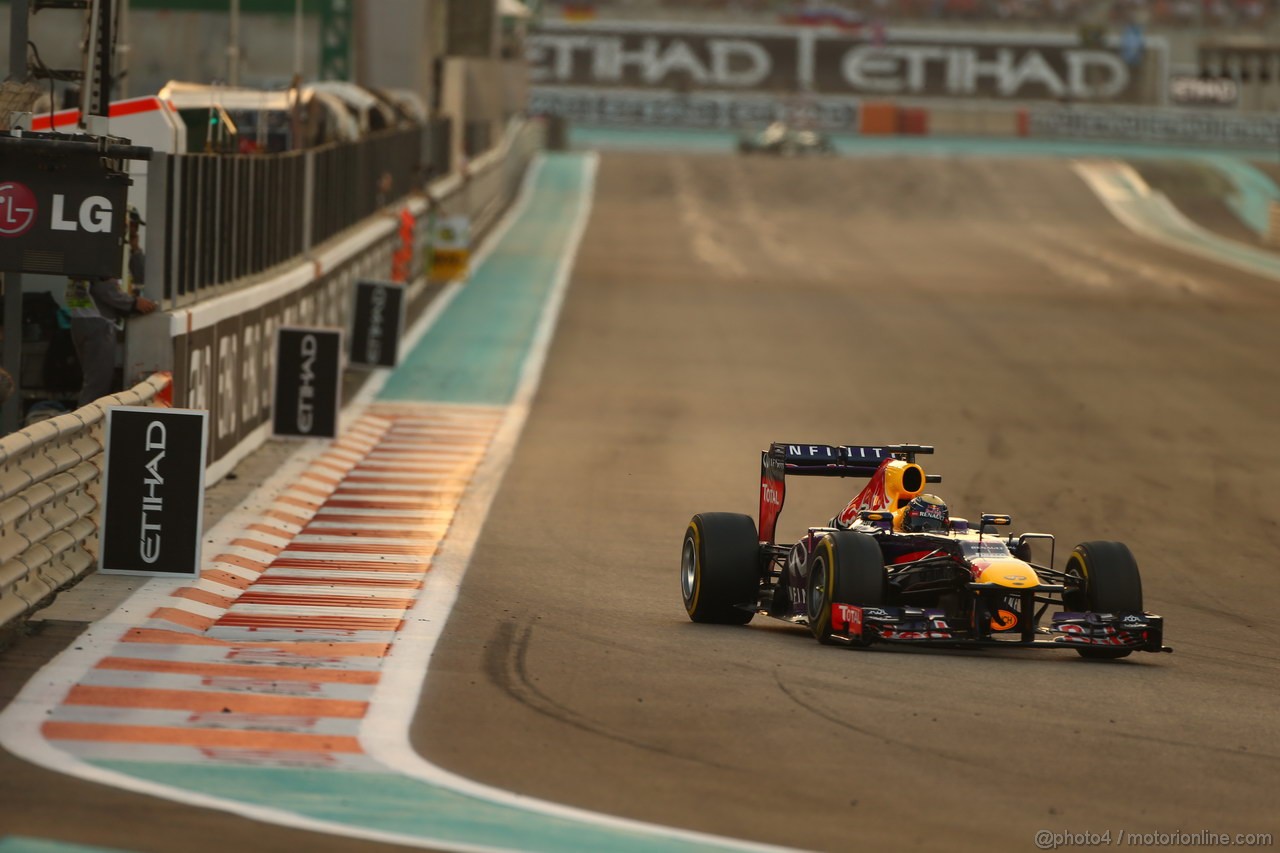 GP ABU DHABI, 03.11.2013- Gara, Sebastian Vettel (GER) Red Bull Racing RB9