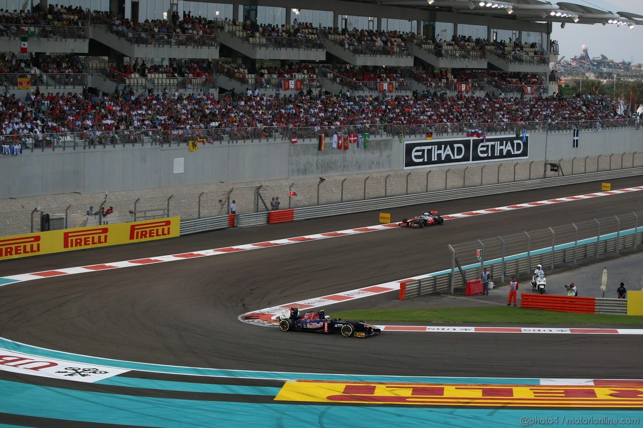 GP ABU DHABI, 03.11.2013- Gara, Daniel Ricciardo (AUS) Scuderia Toro Rosso STR8