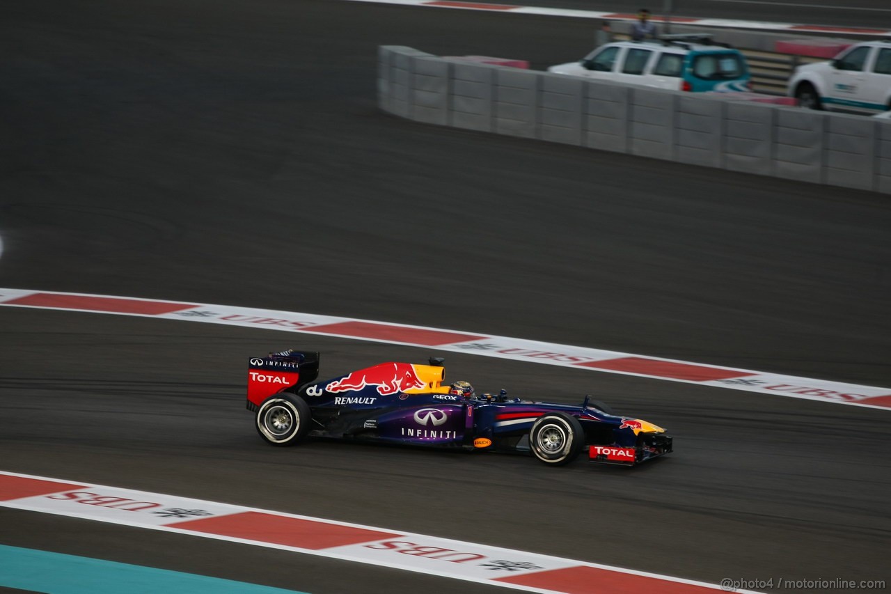 GP ABU DHABI, 03.11.2013- Gara, Sebastian Vettel (GER) Red Bull Racing RB9