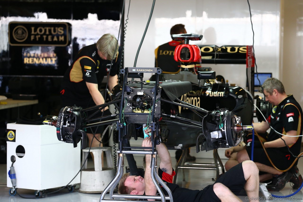 GP ABU DHABI, 31.10.2013- Kimi Raikkonen (FIN) Lotus F1 Team E21 