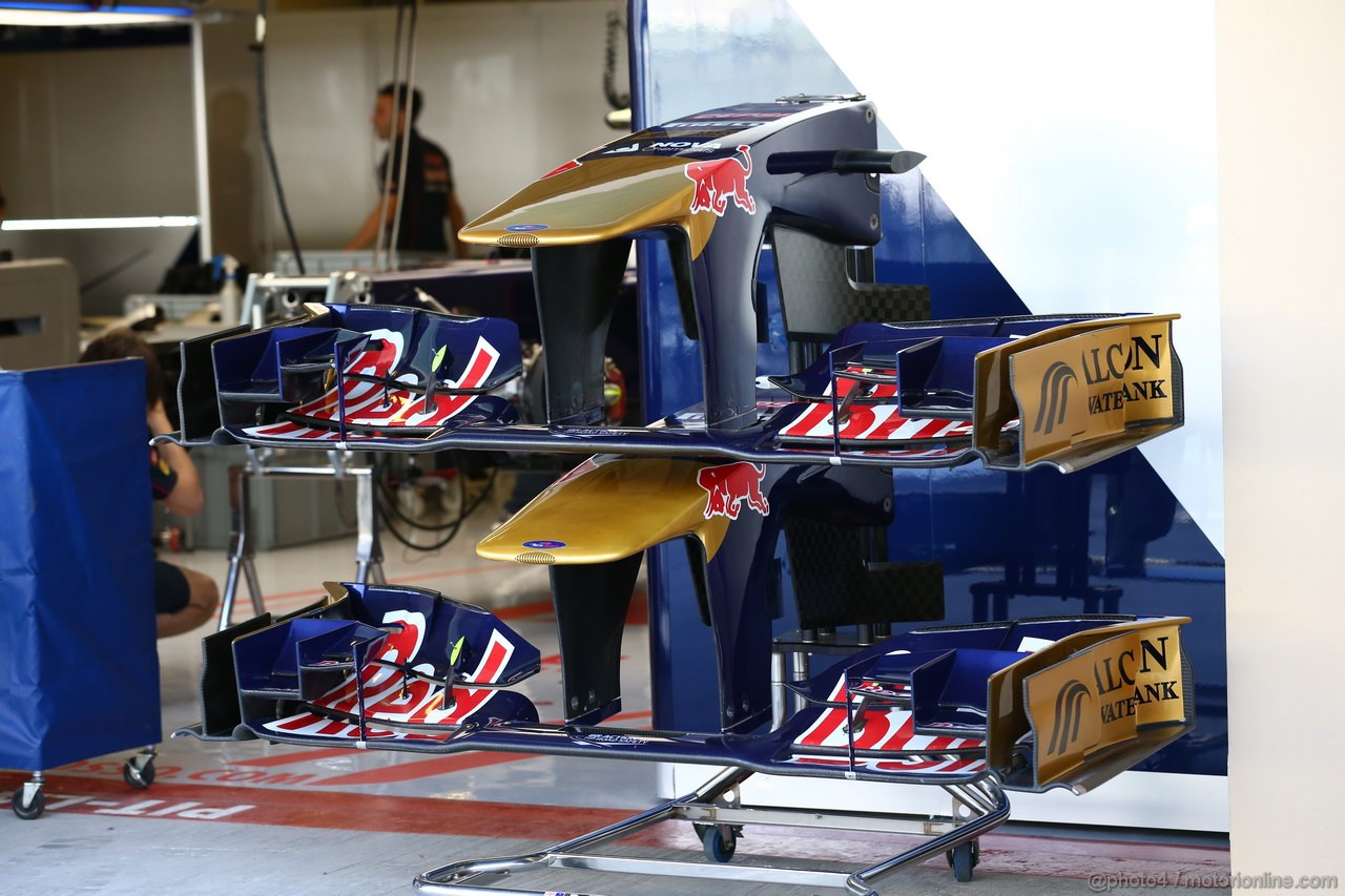 GP ABU DHABI, 31.10.2013- Toro Rosso STR8 front wing details 