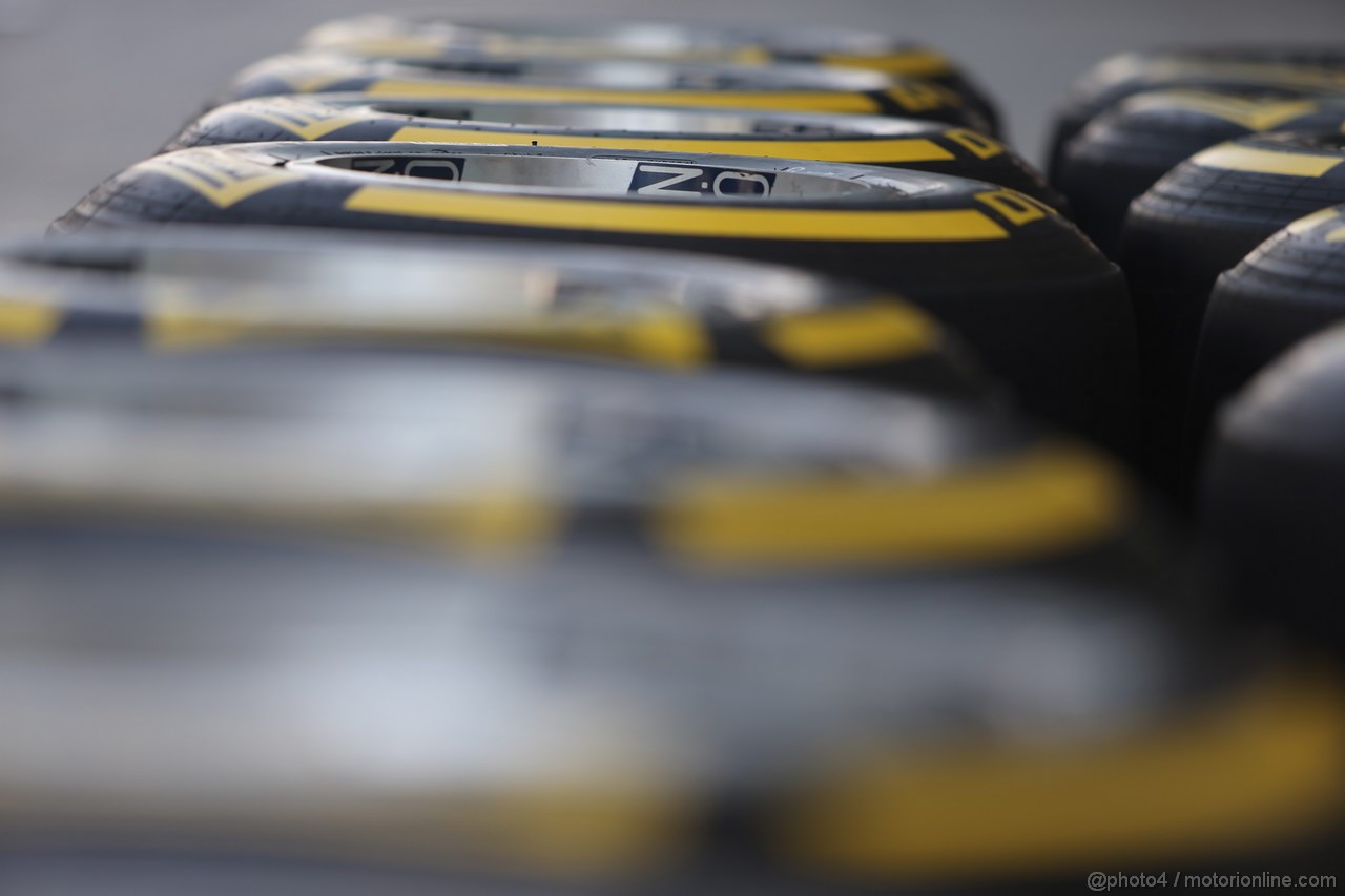GP ABU DHABI, 31.10.2013- Pirelli Tires