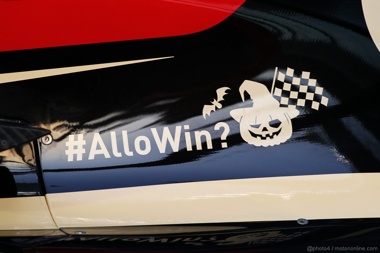 GP ABU DHABI, 31.10.2013- Lotus Hashtag