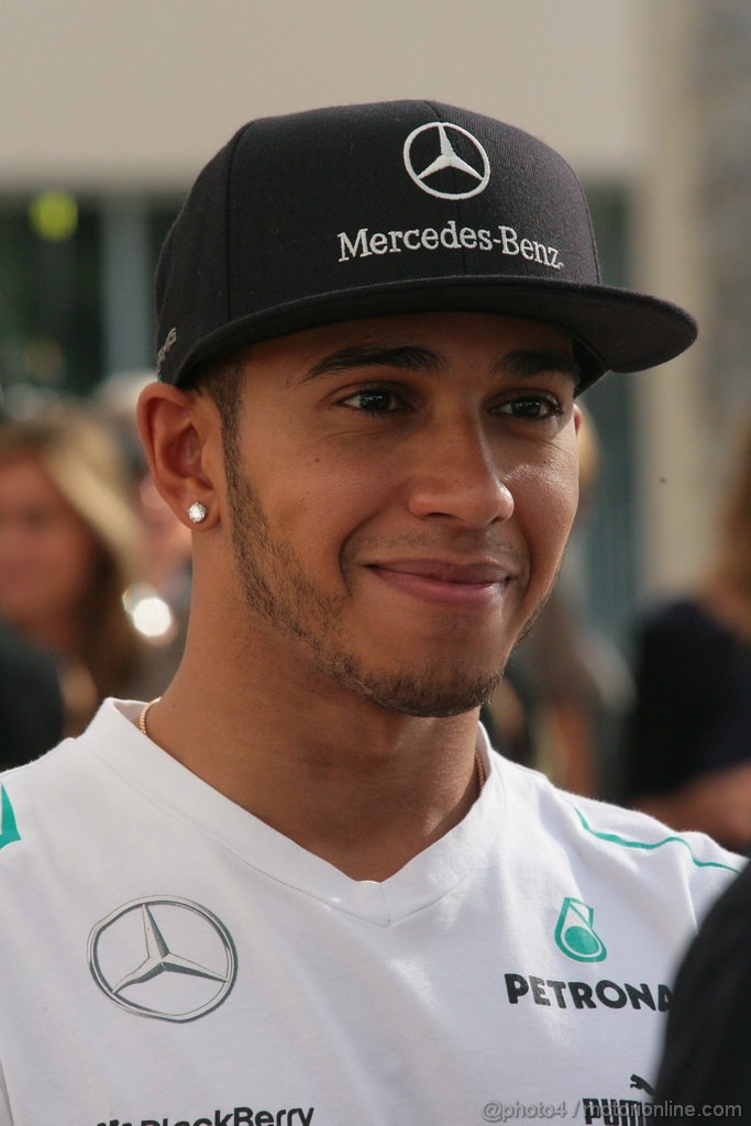 GP ABU DHABI, 31.10.2013- Lewis Hamilton (GBR) Mercedes AMG F1 W04 