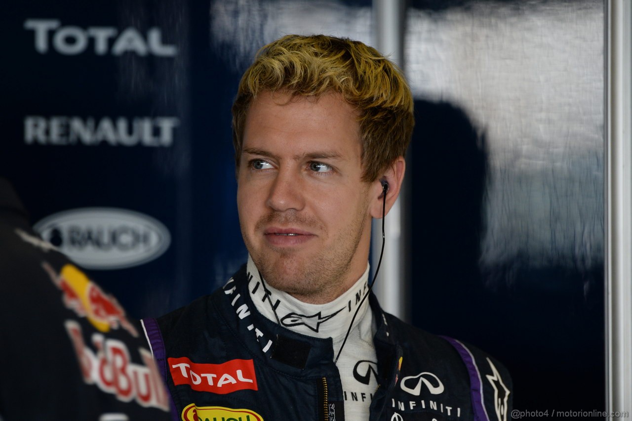GP ABU DHABI, 02.11.2013- Prove Libere 3: Sebastian Vettel (GER) Red Bull Racing RB9 