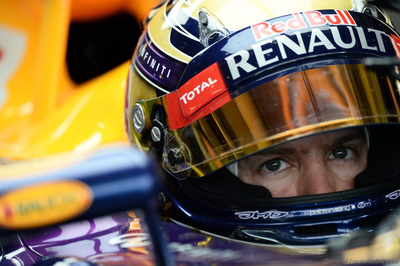 GP ABU DHABI, 02.11.2013- Prove Libere 3: Sebastian Vettel (GER) Red Bull Racing RB9 