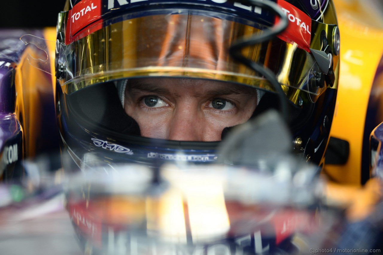 GP ABU DHABI, 02.11.2013- Prove Libere 3: Sebastian Vettel (GER) Red Bull Racing RB9 