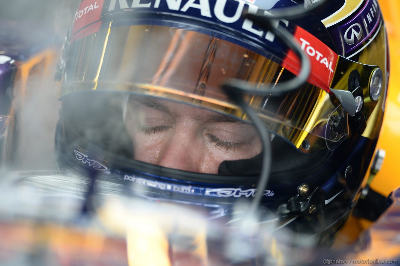 GP ABU DHABI, 02.11.2013- Prove Libere 3: Sebastian Vettel (GER) Red Bull Racing RB9 