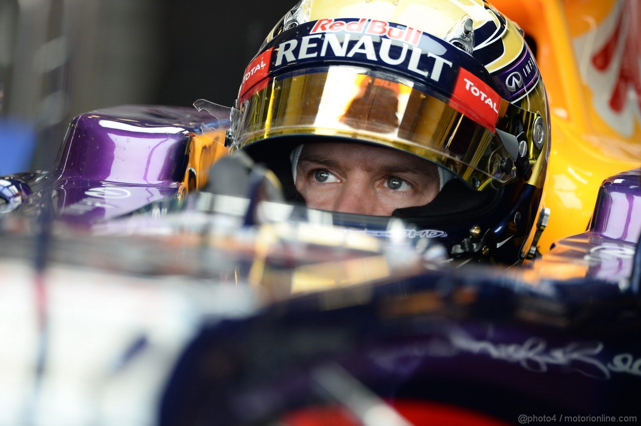 GP ABU DHABI, 02.11.2013- Prove Libere 3: Sebastian Vettel (GER) Red Bull Racing RB9 