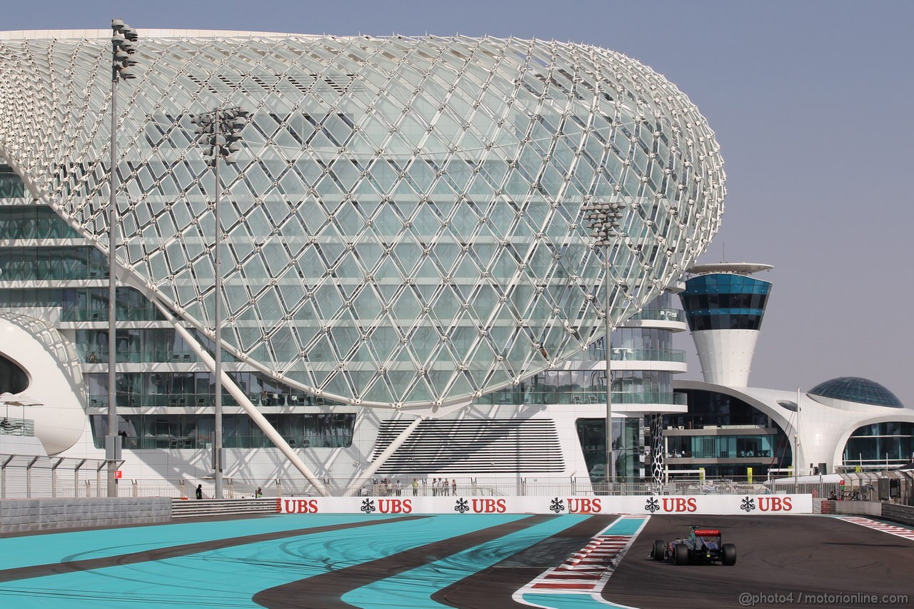 GP ABU DHABI, 02.11.2013- Prove Libere 3: Sergio Perez (MEX) McLaren MP4-28 