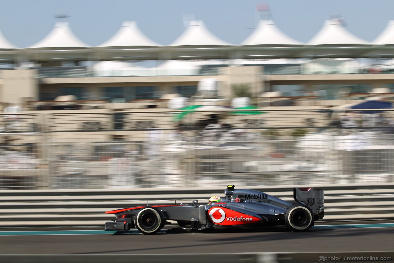 GP ABU DHABI, 02.11.2013- Prove Libere 3: Sergio Perez (MEX) McLaren MP4-28 