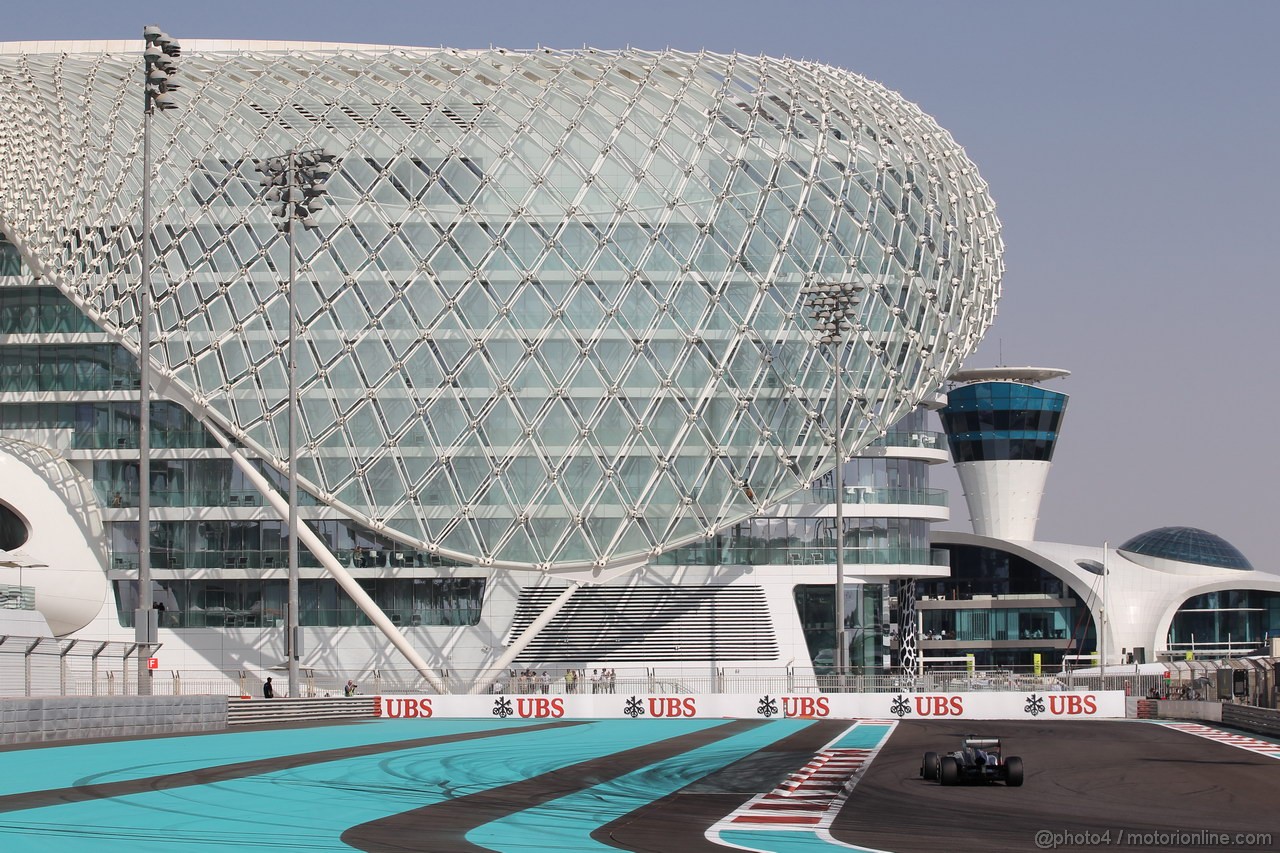 GP ABU DHABI, 02.11.2013- Prove Libere 3: Nico Hulkenberg (GER) Sauber F1 Team C32 