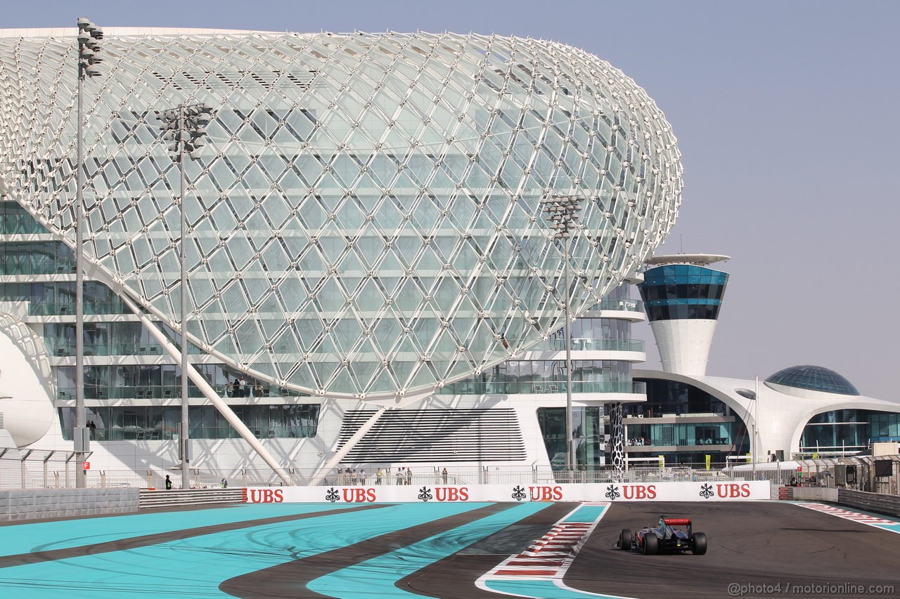 GP ABU DHABI, 02.11.2013- Prove Libere 3: Jenson Button (GBR) McLaren Mercedes MP4-28 