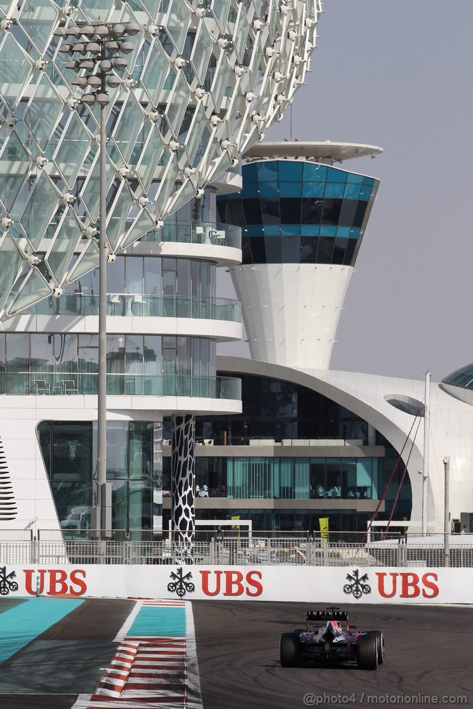 GP ABU DHABI, 02.11.2013- Prove Libere 3: Sebastian Vettel (GER) Red Bull Racing RB9 