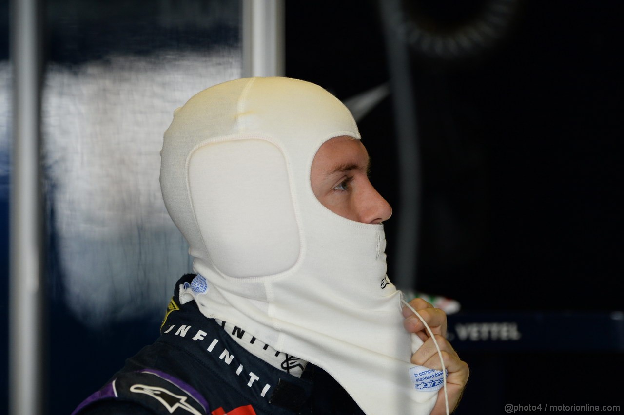 GP ABU DHABI, 02.11.2013- Prove Libere 3: Sebastian Vettel (GER) Red Bull Racing RB9 