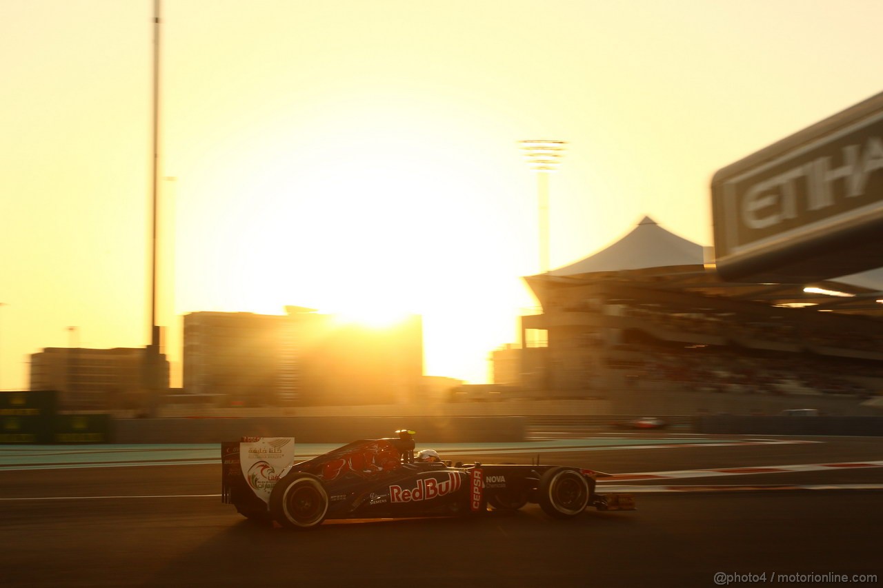 GP ABU DHABI, 02.11.2013- Qualifiche: Daniel Ricciardo (AUS) Scuderia Toro Rosso STR8 
