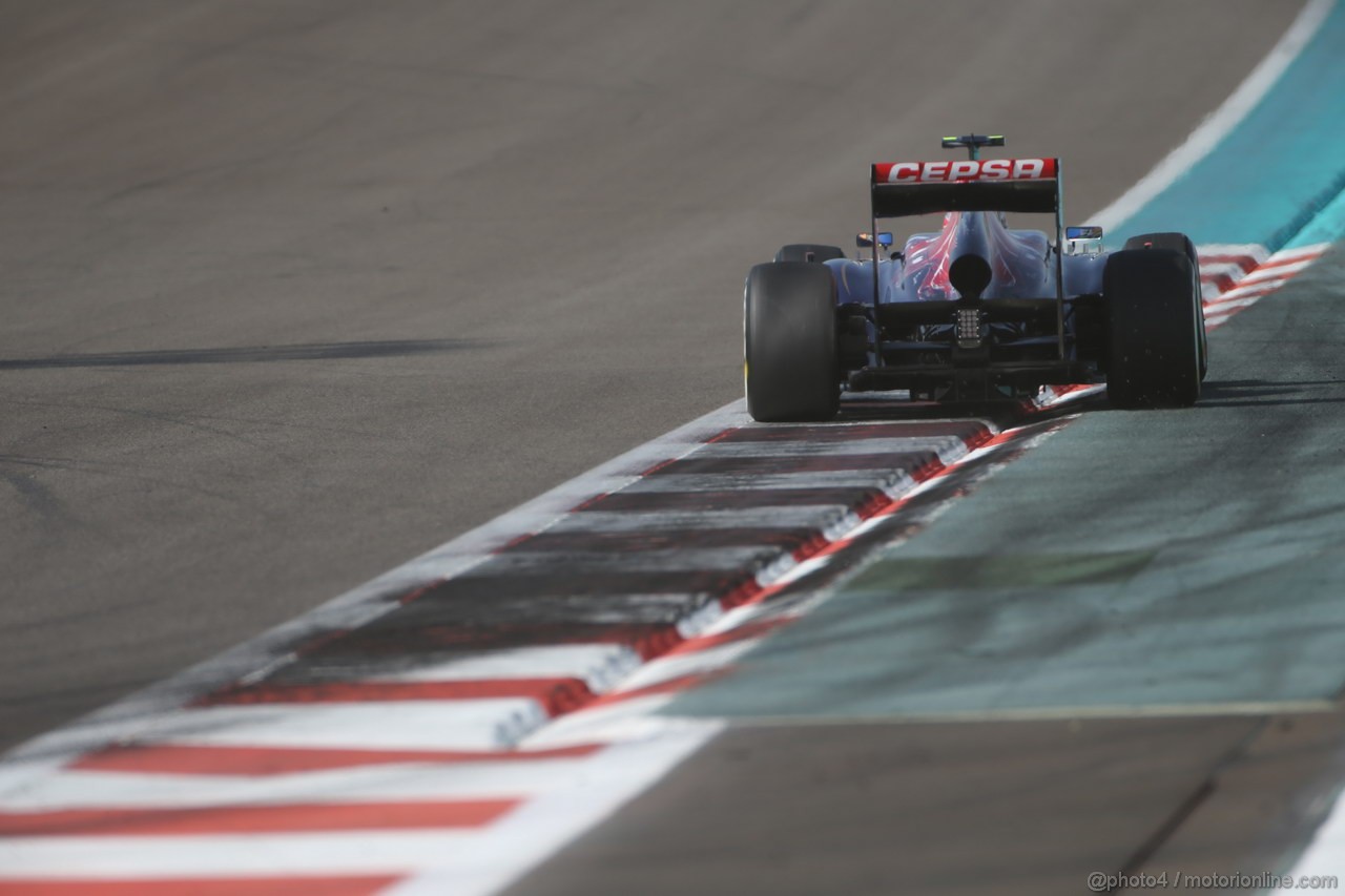 GP ABU DHABI, 02.11.2013- Prove Libere 3: Daniel Ricciardo (AUS) Scuderia Toro Rosso STR8 
