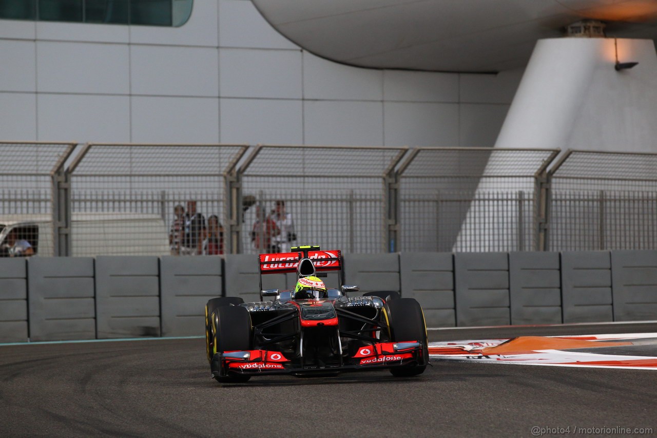 GP ABU DHABI, 02.11.2013- Qualifiche: Sergio Perez (MEX) McLaren MP4-28 
