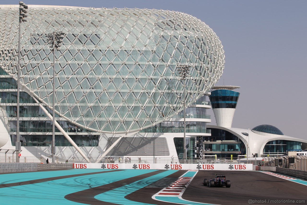 GP ABU DHABI, 02.11.2013- Prove Libere 3: Daniel Ricciardo (AUS) Scuderia Toro Rosso STR8 
