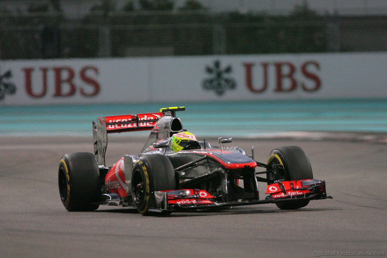 GP ABU DHABI, 02.11.2013- Qualifiche: Sergio Perez (MEX) McLaren MP4-28 