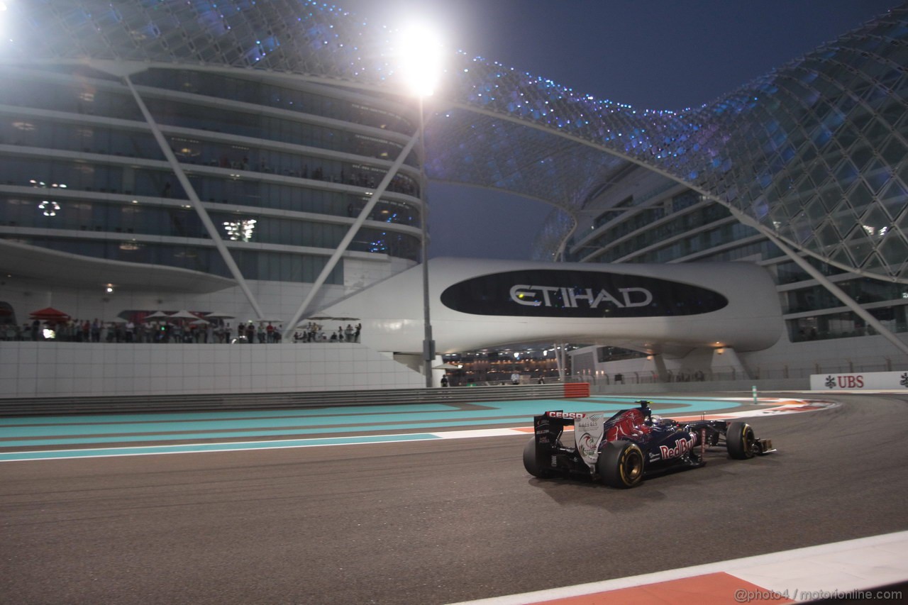 GP ABU DHABI, 02.11.2013- Qualifiche: Daniel Ricciardo (AUS) Scuderia Toro Rosso STR8 