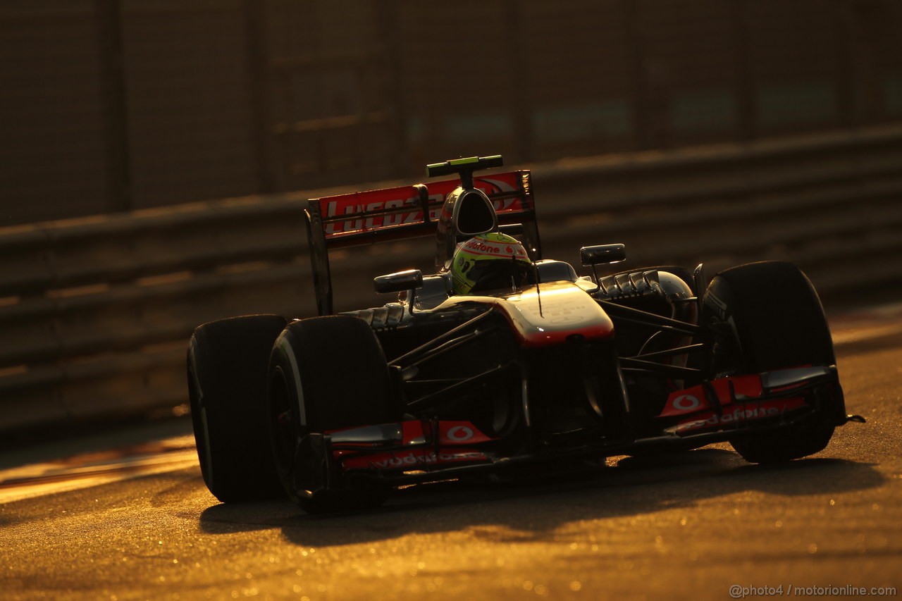 GP ABU DHABI, 02.11.2013- Qualifiche: Sergio Perez (MEX) McLaren MP4-28 
