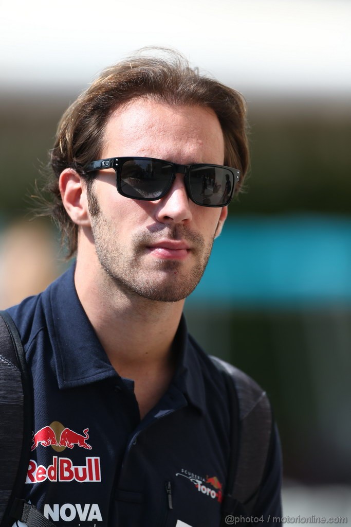 GP ABU DHABI, 01.11.2013- Jean-Eric Vergne (FRA) Scuderia Toro Rosso STR8 