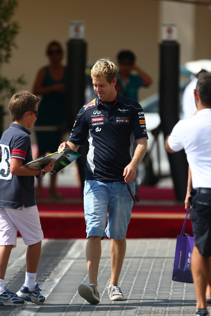 GP ABU DHABI, 01.11.2013- Sebastian Vettel (GER) Red Bull Racing RB9 