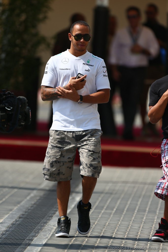 GP ABU DHABI, 01.11.2013- Lewis Hamilton (GBR) Mercedes AMG F1 W04 