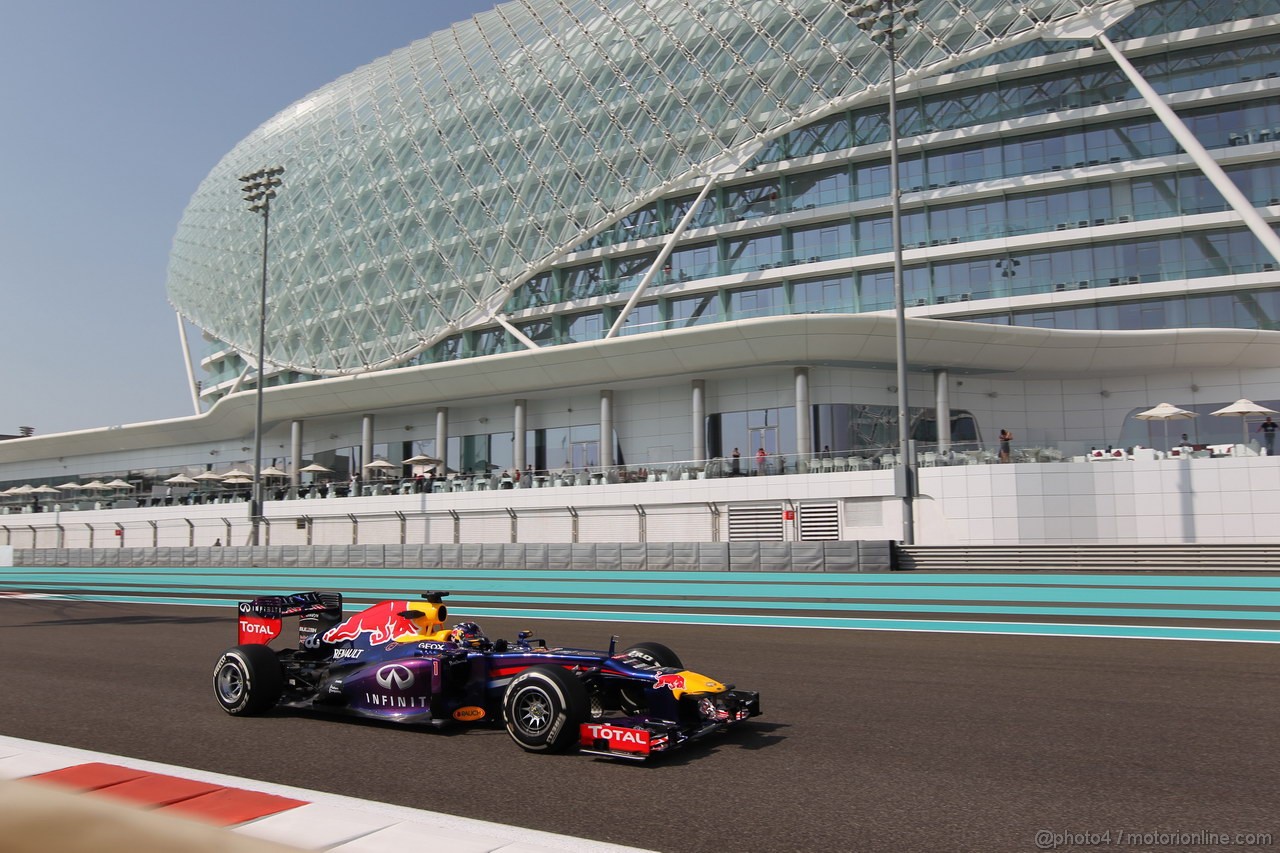 GP ABU DHABI, 01.11.2013- Prove Libere 1: Sebastian Vettel (GER) Red Bull Racing RB9 